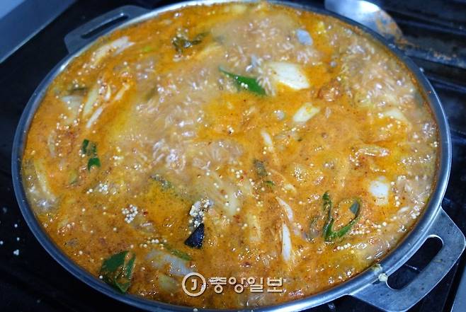 완성된 도치알탕 한 냄비. 도치 1마리의 살과 알이 다 들어간 4~5인분이다.