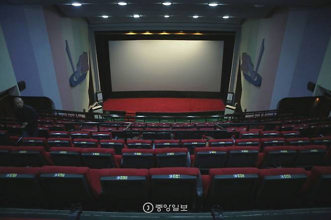 광주극장은 크다. 복층으로 된 좌석은 모두 856석이나 된다.