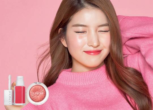 수채화 발색으로 유명한 크리니크 치크팝으로 사랑스러운 메이크업을 선보인 소원