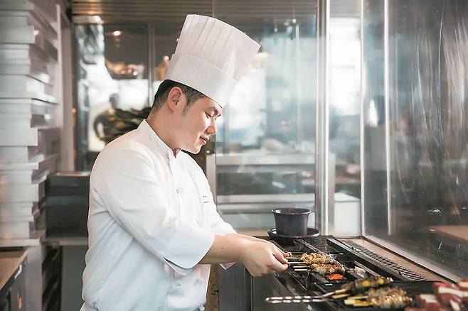 문경 약돌 돼지꼬치 요리.