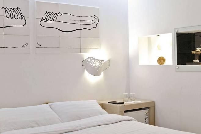 남이섬 호텔 정관루의 211호. 조소 작가 이지민이 꾸민 방이다.