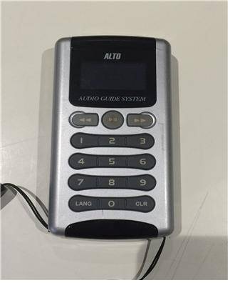 2015년 7월, 김종덕 전 문화체육관광부 장관이 구입을 강요한 버튼식 음성 안내기 알토5(ALTO5).