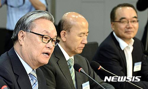 【서울=뉴시스】홍찬선 기자 = 제14차 국가전략포럼-개헌, 우리시대의 과제'토론회가 열린 13일 오전 서울 여의도 국회 의원회관 제2세미나실에서 인명진 목사가 기조연설을 하고 있다. 2016.06.13.   mania@newsis.com