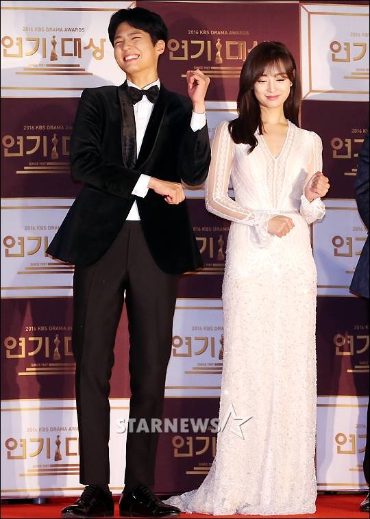 [★포토]박보검-김지원 '수상 세리머니에요'