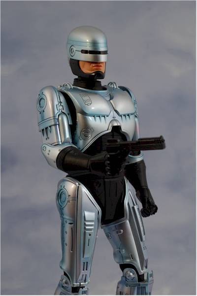 1980년 전·후로 로봇과 관련된 굵직한 영화가 세상에 많이 나왔다. 1987년 많은 사람에게 사랑받은 영화 '로보캅'에는 티타늄 바디를한 사이보그 로봇이 주인공으로 등장했다. [사진 영화영상 캡처]