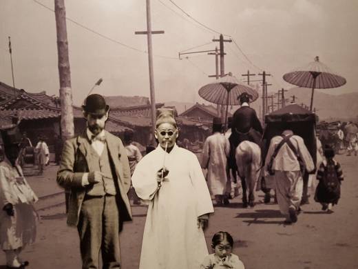 서울역사박물관은 서울의 조선시대 역사부터 현재까지의 시간을 여러 미디어 도구를 이용하여 전시효과를 높이고 있다.