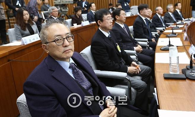 지난달 14일, 국회 국조특위의 3차 청문회에 참석한 차광렬 차병원그룹 총괄회장. [사진 중앙포토]