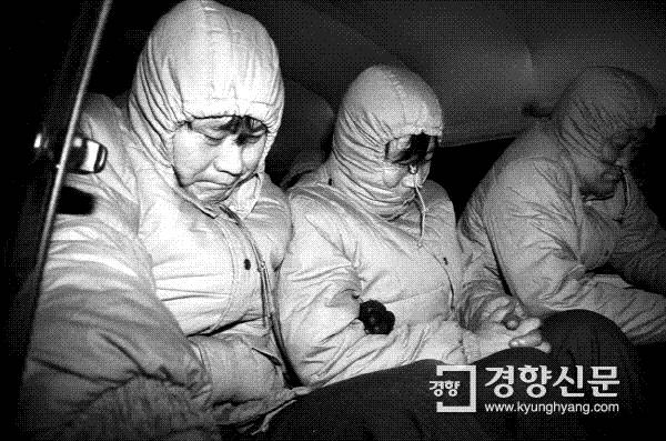 1987년 1월19일 구치소로 이송되는 박종철군 고문치사사건의 범인들 | 경향신문 자료사진
