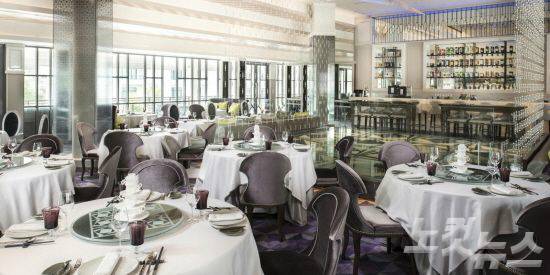 고급스러운 분위기의 자이메 바이 장 미셸 로랑 레스토랑에서 맛 좋은 요리를 즐길 수 있다.(사진=스테이앤모어 제공)