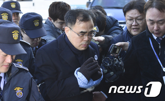 김종 전 문화체육관광부 2차관이 23일 오전 서울 종로구 헌법재판소에서 열린 '박근혜 대통령 탄핵심판 8차 변론기일'에 증인으로 출석하고 있다. 2017.1.23/뉴스1 © News1 신웅수 기자