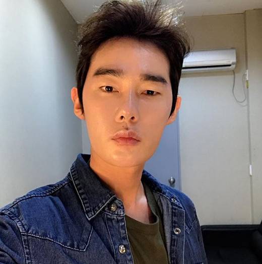 허지웅