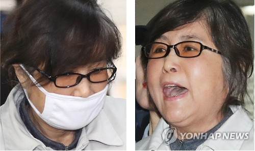 (서울=연합뉴스) 김주성 하사헌 기자 = 특검의 출석 요구에 불응하다가 체포 영장이 집행된 '비선 실세' 최순실 씨가 26일 오전 서울 강남구 대치동 특검팀으로 재소환되고 있다. 전날 소리를 치며 억울함을 항변하던 모습(오른쪽)에 비해 이날은 마스크를 쓴 채 아무 말 없이 조용히 출두했다(왼쪽). 2017.1.26      utzza@yna.co.kr
