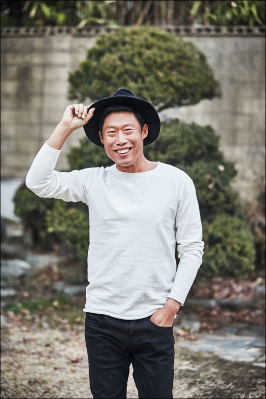 영화 '공조'에 출연한 유해진은 "현빈이 액션 연기와 북한말을 배우느라 고생했다"고 전했다.ⓒCJ엔터테인먼트