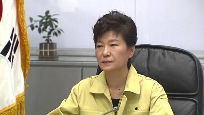 2014년 4월 16일 오후 5시 15분 중앙재난안전대책본부를 방문한 박근혜 대통령. 7시간 행적 의혹이 불거졌다.