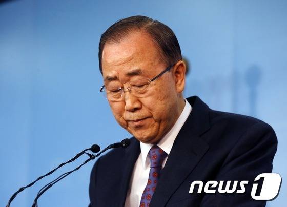 반기문 전 유엔사무총장이 1일 국회 정론관에서 대선 불출마 기자회견을 하고 있다. 2017.2.1/뉴스1 © News1 송원영 기자