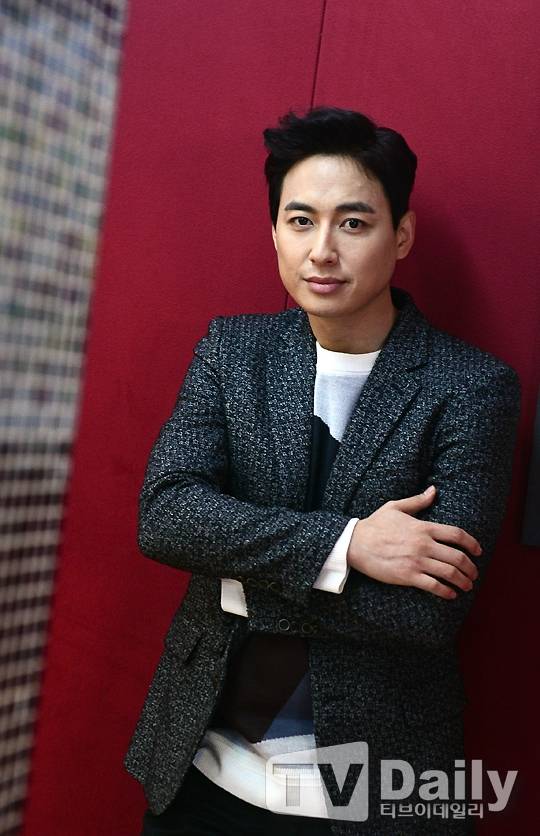 뮤지컬 영웅, 이지훈