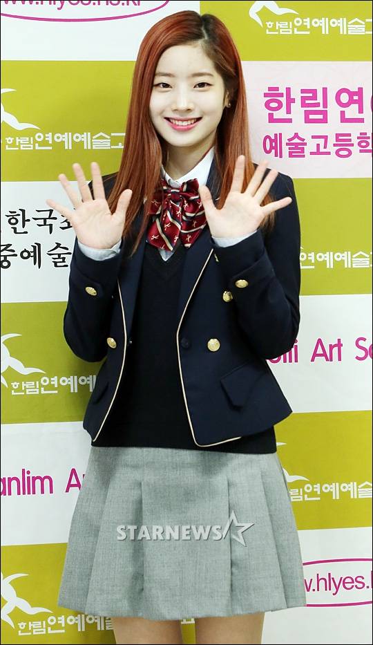 [★화보]다현, '졸업식에서 애교 폭발'