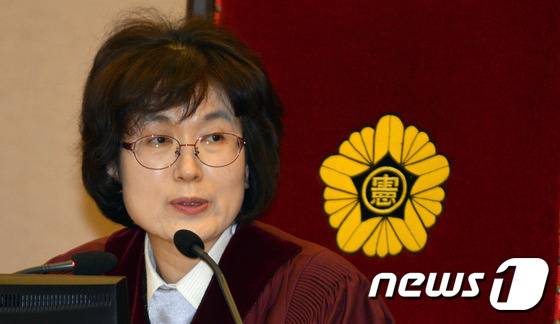 이정미 헌법재판소장 권한대행이 20일 서울 종로구 재동 헌법재판소 대심판정에서 열린 박근혜 대통령 탄핵심판 제15차 공개변론을 주재하고 있다. 2017.2.20/뉴스1 © News1 김명섭 기자