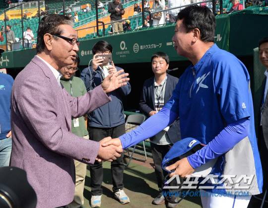 "꼭 도쿄 2라운드에 진출해서 다시 만나세!" 두 사람은 도쿄에서 다시 만나기로 약속했다.