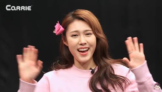 새로운 캐리 언니 [사진 유튜브 캐리 앤 토이즈 방송 캡처]