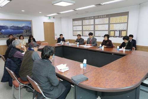 대구 평화의 소녀상 건립 범시민추진위원회(이하 추진위)는 20일 중구청과 소녀상 설치를 놓고 3차 협의회를 열었다. [대구 중구청 제공=연합뉴스]