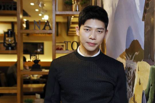 배우 지승현이 인터뷰전 포즈를 취하고 있다./사진=오훈 기자