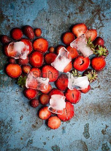 딸기는 그저 딸기일까. 딸기도 이름이 있다. 설향, 장희, 죽향, 육보, 금실... 올 봄엔 딸기의 이름을 찾아 불러보자. 게티이미지뱅크