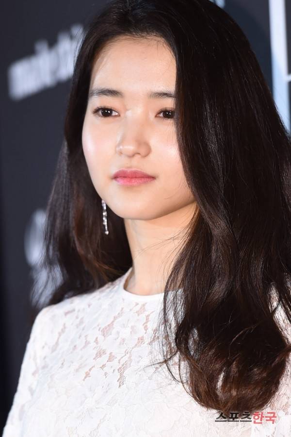 '제6회 마리끌레르 영화제' 포토월 행사에 참석하고 있는 배우 김태리. 사진=장동규 기자 jk31@hankooki.com