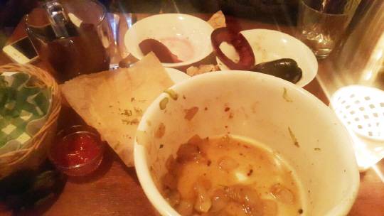 너무 배고팠던 나머지 마파람에 게 눈감추듯 순식간에 뚝딱 해치워버렸다. 하지만 여기서 끝이 아니다! 이 집은 홍합찜을 다 먹고 나면 남은 소스에 파스타면 사리를 볶아 준다(별도 추가 금액 있음)