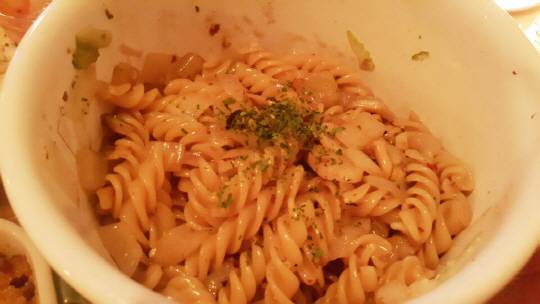 앞서 먹었던 홍합찜과는 180도 다른 새로운 메뉴다. 매콤한 불맛이 어우러져 개인적으로 메인 요리에 따로 판매하면 좋겠다 싶을 정도로 맛있다. 핵꿀맛!