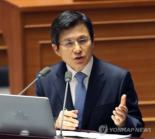 [연합뉴스 자료사진] 이정훈 기자 = 황교안 국무총리가 2016년 7월 19일 오전 열린 국회 본회의에서 여야 의원의 사드배치 관련 현안 질문에 답하고 있다. 2016.7.19