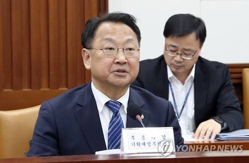 유일호 부총리 겸 기획재정부 장관[연합뉴스 자료사진]