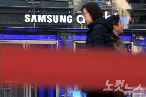 이재용 삼성전자 부회장이 17일 새벽 박근혜 대통령과 최순실 씨에게 거액의 뇌물을 건넨 혐의로 구속됐다. 삼성 창립 이래 총수가 구속된 것은 이번이 처음이다. 사진은 이날 서울 삼성전자 서초사옥. 황진환기자
