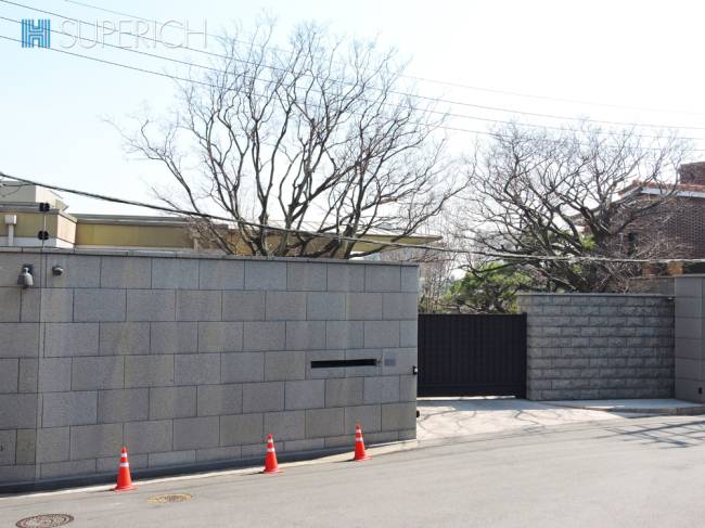 정 총괄사장이 토지 소유주로 등록된 이명희 회장의 한남동 저택