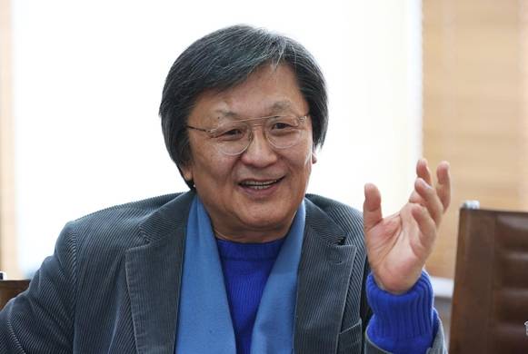 시몬느는 현재 ODM(제조자 개발 생산)을 넘어 IDM(Innovative Development Manufacturing)혁신 기업으로 가고 있다. 박은관은 자신을 핸드백 공장 왕초라고 불러달라고 했다./사진=이태경 기자