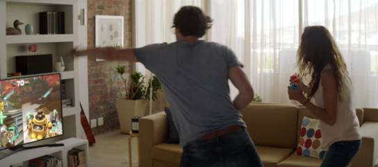 닌텐도는 광고를 통해 스위치가 전작 게임기인 위처럼 컨트롤러를 손에 쥐고 역동적인 게임을 할 수 있는 특징을 선보이기도 했다. /유튜브 광고 캡처