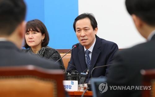 (서울=연합뉴스) 안정원 기자 = 더불어민주당 우상호 원내대표가 30일 오전 국회에서 기자간담회를 하고 있다.    jeong@yna.co.kr