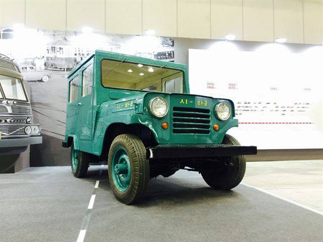 2017 서울모터쇼 ‘자동차 역사 코너’에 전시 중인 최초의 국산차 시발. 사진 안새미 제공