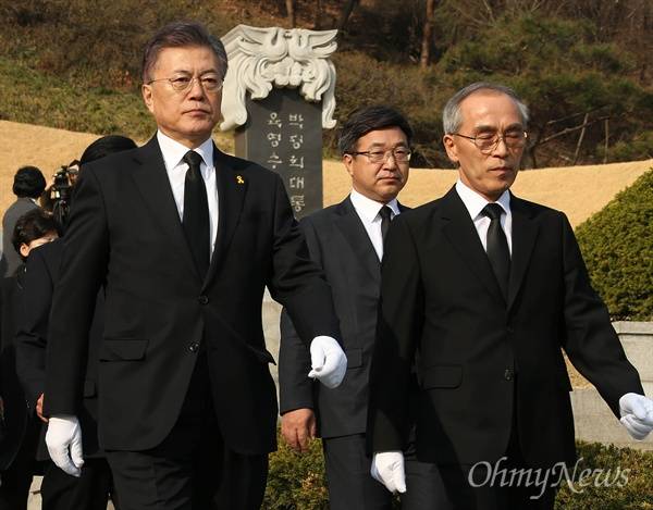 [오마이포토] 문재인 후보, 박정희 묘소 참배