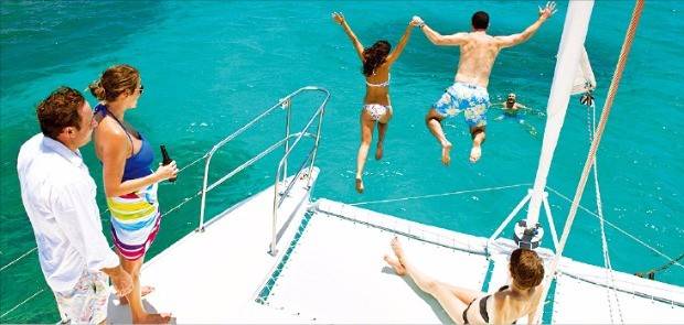 모리셔스 해안을 누빌 수 있는 카타마란 크루즈. 질와 애티튜드 리조트 제공