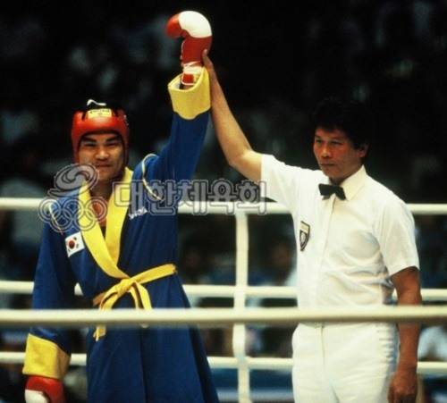 곽동성에게 생애 첫 패배를 당한 세계선수권 은메달리스트 김동길(당시 한체대). [사진=대한체육회]