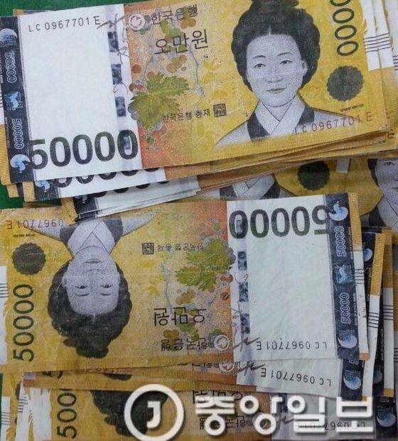 4차 TV토론 이후 문재인 후보 측과 안철수 후보 측에서는 일자리 재원마련에 대한 공방이 거세게 오갔다. [중앙포토]