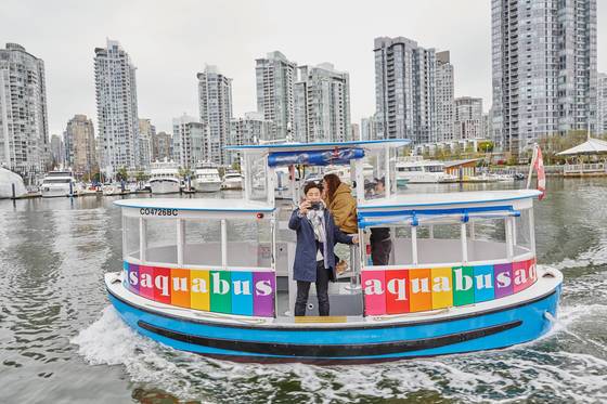 밴쿠버 다운타운에서 그랜빌 아일랜드로 갈 때 타는 아쿠아버스.