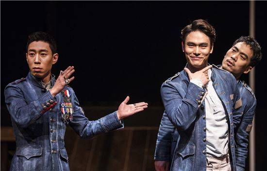 드 기슈(왼쪽부터), 크리스티앙, 시라노.