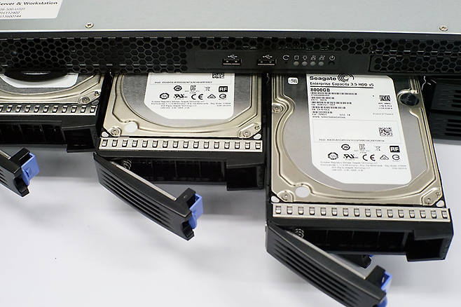 씨게이트 엔터프라이즈 캐퍼시티 3.5 하드디스크.