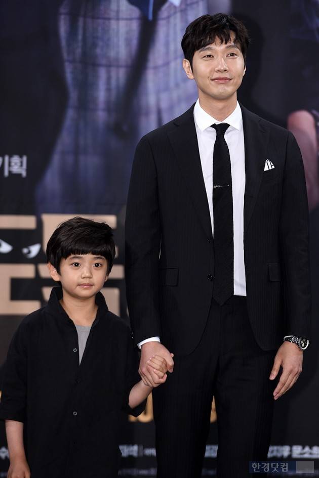 배우 지현우, 김강훈 / 사진=최혁 기자