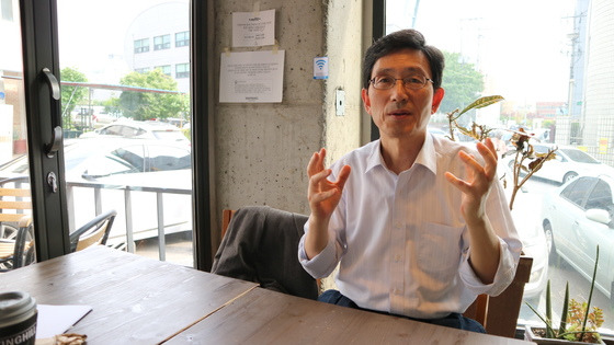 노무현 문재인 두 대통령의 정책브레인 역할을 한 성경륭 한림대 교수. 박진호 기자