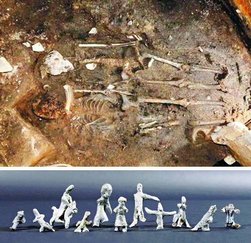 경주 월성 서쪽 성벽에서 발견된 인골 2구. 성벽 축조를 위해 제물로 바쳐진 것으로 보인다. 설화로 전해져 오던 이야기가 국내에서 고고학적으로 확인된 것은 처음이다. 아래 사진은 월성 해자(垓字·성벽 외곽에 파 놓은 못이나 물길)에서 발견된 다양한 모양의 토우들. 가운데 터번을 쓴 토우는 이란계 소그드인으로 추정된다.     문화재청 제공