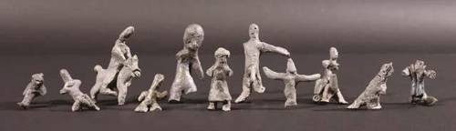 월성 해자에서 나온 다양한 모양의 토우. 가운데가 터번을 쓴 모습의 토우다. [문화재청 제공]