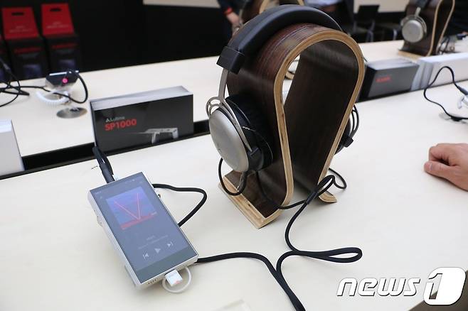 아스텔앤컨 휴대용 뮤직 플레이어 A&ultima SP1000 © News1